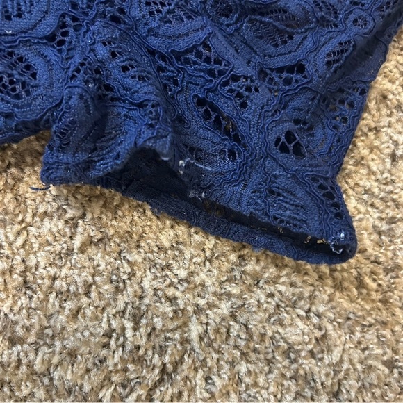 Lilly Pulitzer Blue Lace Shift Dress with Collared and Buttons on Front Size 2 - Picture 7 of 7